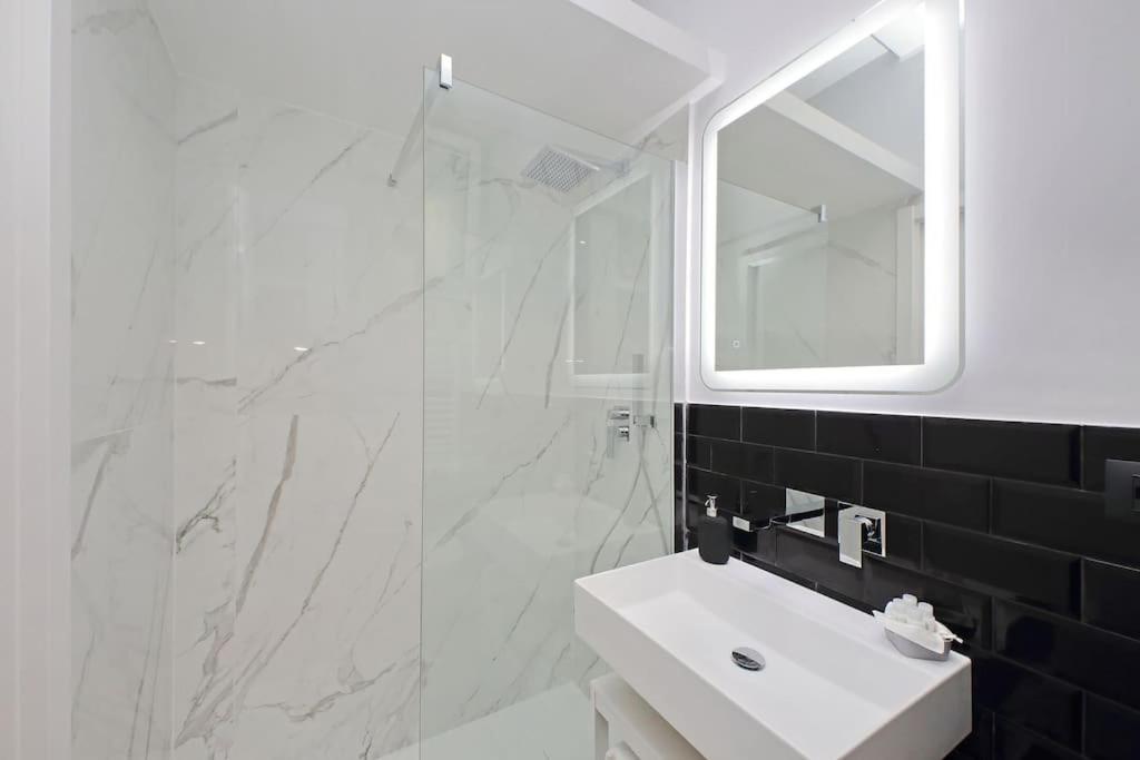 Ostiense Upsidedown Apartment Roma Ngoại thất bức ảnh