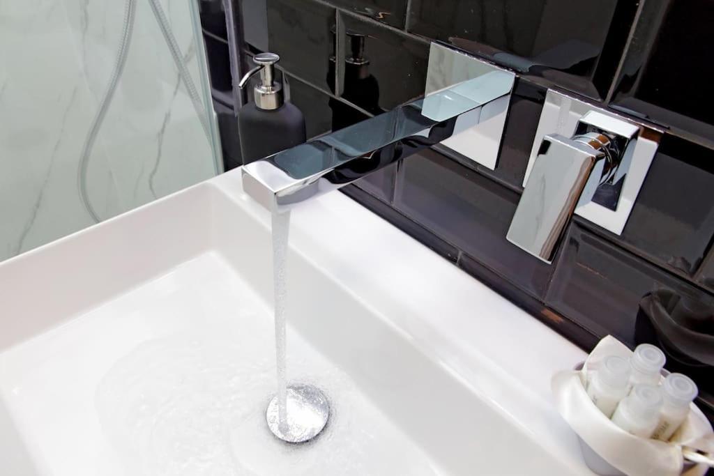 Ostiense Upsidedown Apartment Roma Ngoại thất bức ảnh